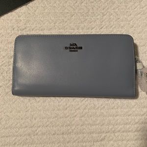 Coach smooth leather skinny wallet NWT not outlet